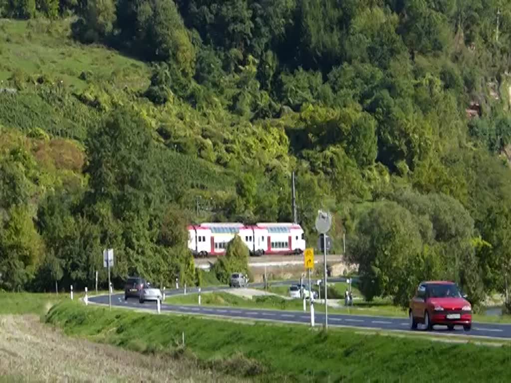 . Triebzug der CFL BR 2300 auf der Stercke Trier - Luxemburg, in Richtung Luxemburg unterwegs, aufgenommen nahe Igel. 27.09.2015