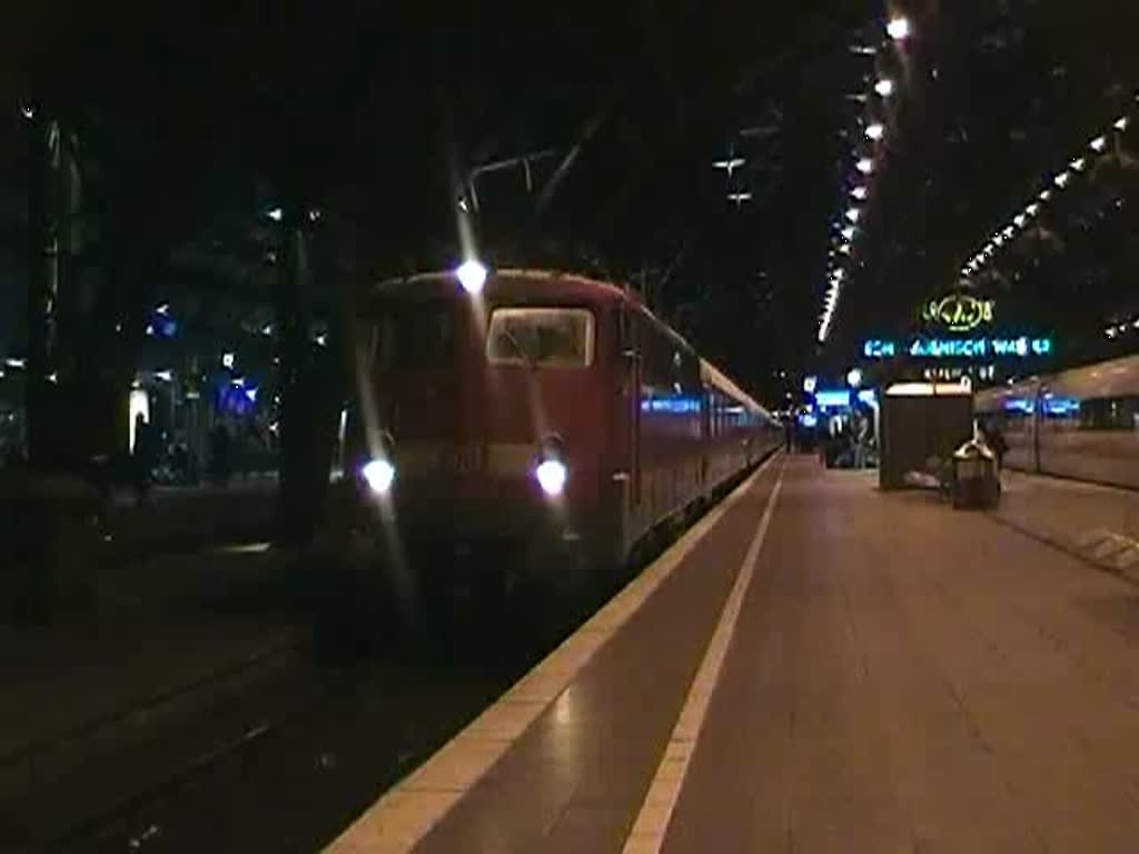 113 268 verlsst am Abend des 16. Dezember 2009 Kln Hbf aus Gleis 7 mit dem aus 13 Wagen bestehenden Pbz 1971 nach FFM1 