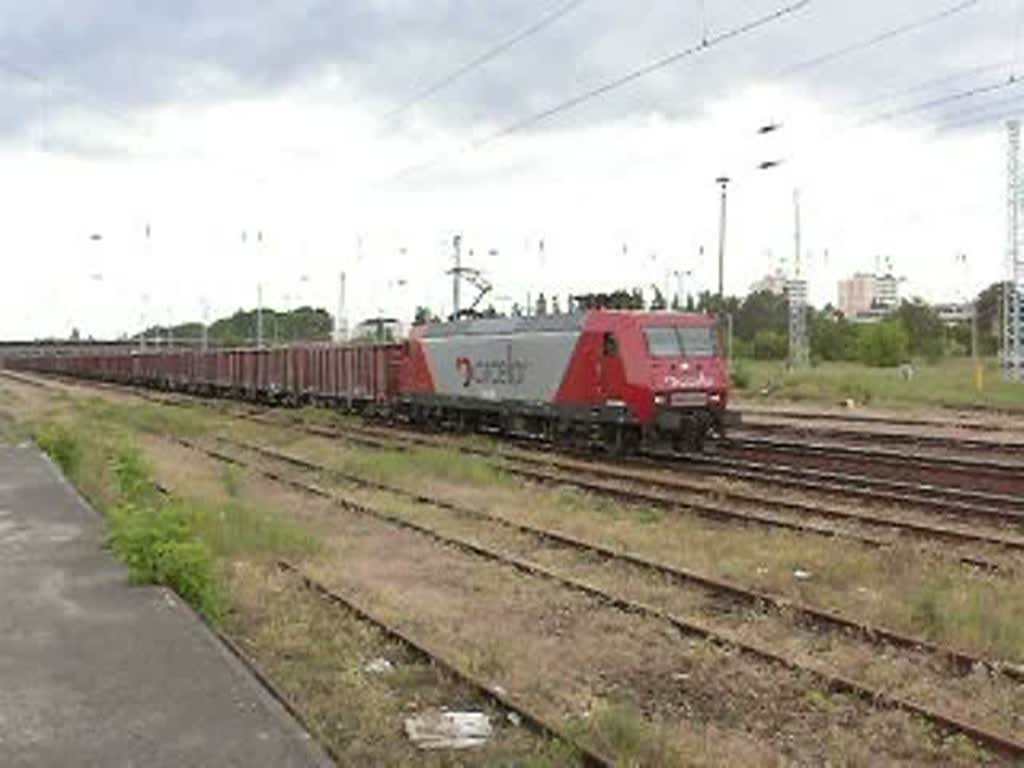 145 CL 001 fhrt mit ein langen Kohlezug in Eisenhttenstadt am Signal an. 23.05.08