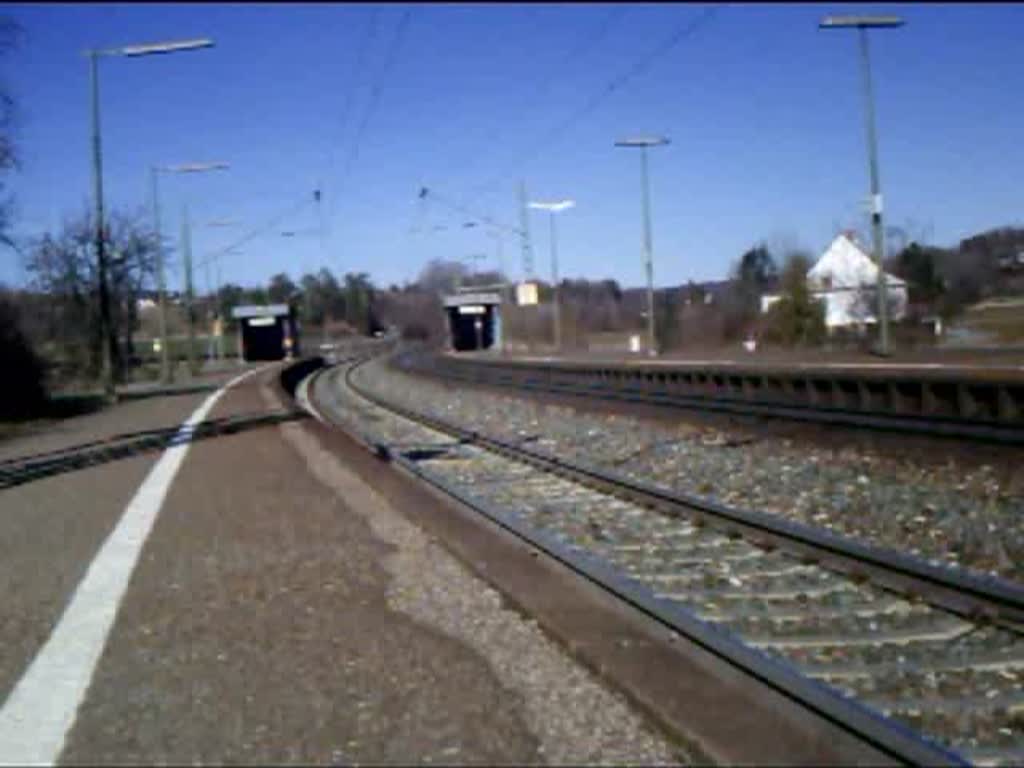 146 238-1 durchfhrt mit RE Karlsruhe Hbf - Konstanz die Haltestelle Welschingen-Neuhausen am 08.02.2008