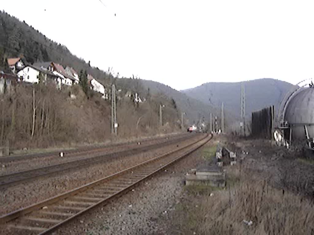 181 214 ( Mosel ) fuhr am 17.02.2007 mit EC 56 (Frankfurt Hbf - Paris Est) im schnen Pflzerwald bei Lambrecht (Pfalz) in Richtung Saarbrcken.