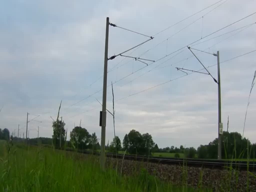 185 170-5 mit gemischten Güterzug bei Zschortau. 21.05.2016