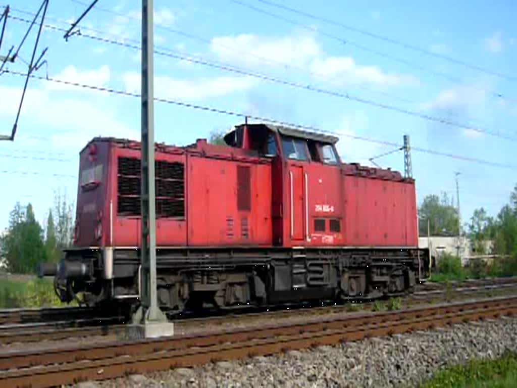 204 805-6 rangiert ber diverse Weichen hinter dem Bahnhof Saalfeld (Saale). (07.05.2009)