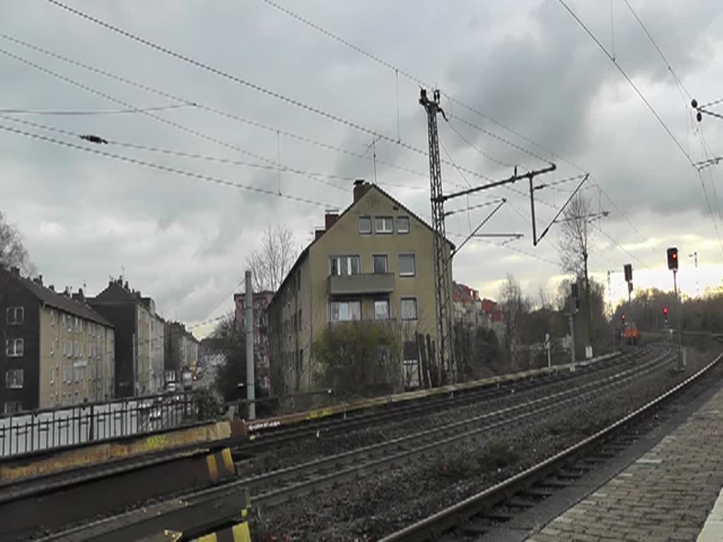 272 205 der RTS mit passendem Ganzzug am 11. Januar 2013 bei der Fahrt durch Bochum-Hamme.