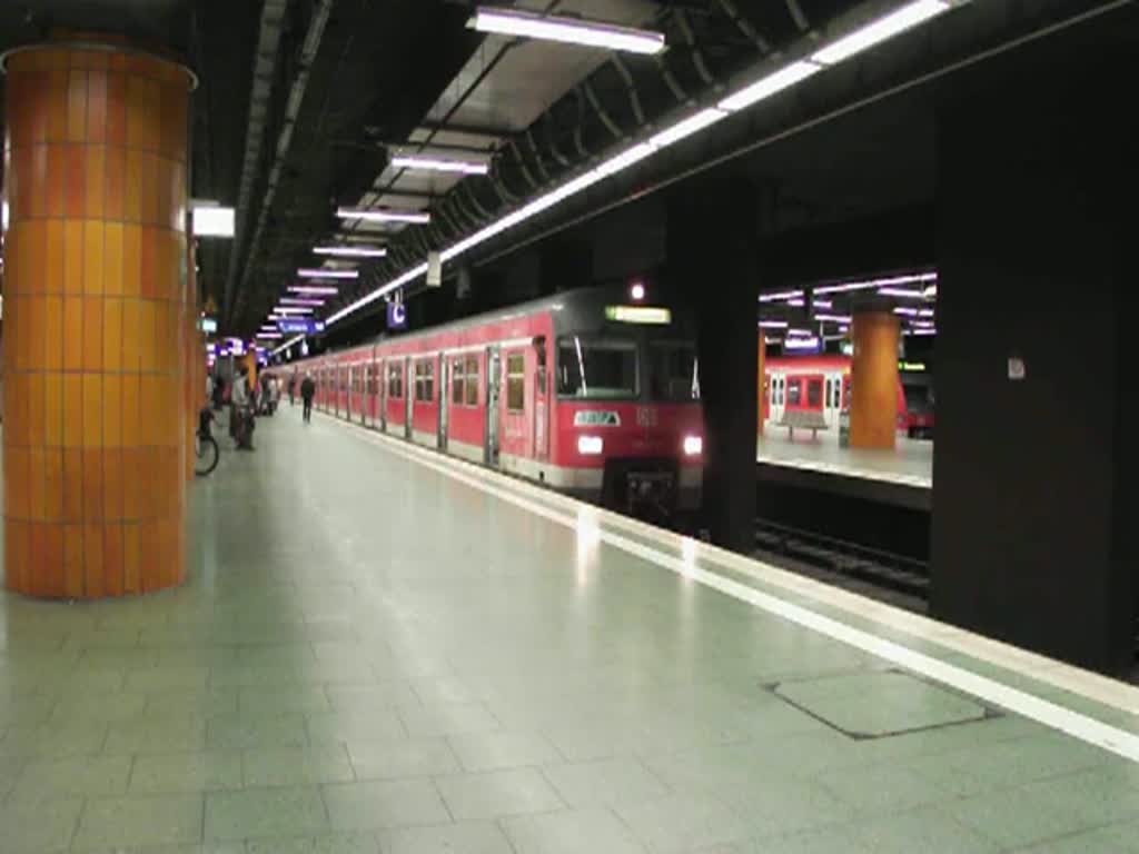 420 377-4 der S-Bahn Frankfurt verlsst am 28. Mai 2011 als S8 nach Wiesbaden Hbf den Frankfurter Hbf.