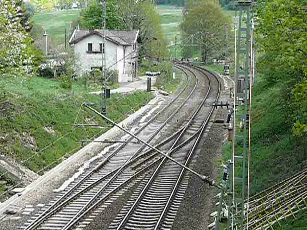 5532 + 5518 ziehen schweren Gterzug von Aachen-West kommend in Richtung belgischer Grenze. Aufgenommen am 03/05/2008 von der Brcke bei Reinartzkehl kurz bevor der Zug in den Tunnel unter dem Dreilnderpunkt B-D-NL einfhrt.