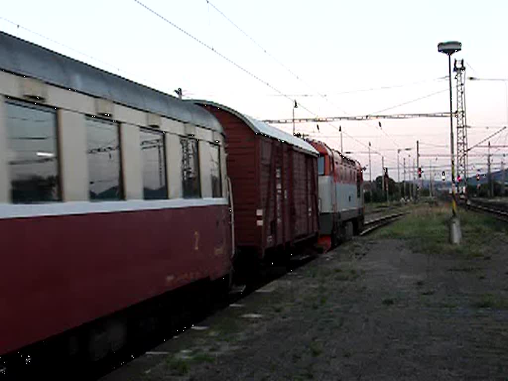 751 004 bei Rangierarbeiten zum abstellen des Feierabendzuges in Tisnov am 05.07.2008