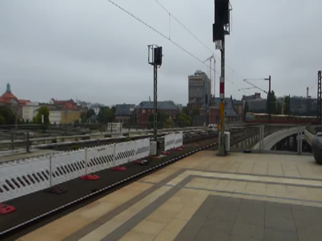 Am 01.09.2014 fährt eine S-Bahn in den Berliner Hbf ein.