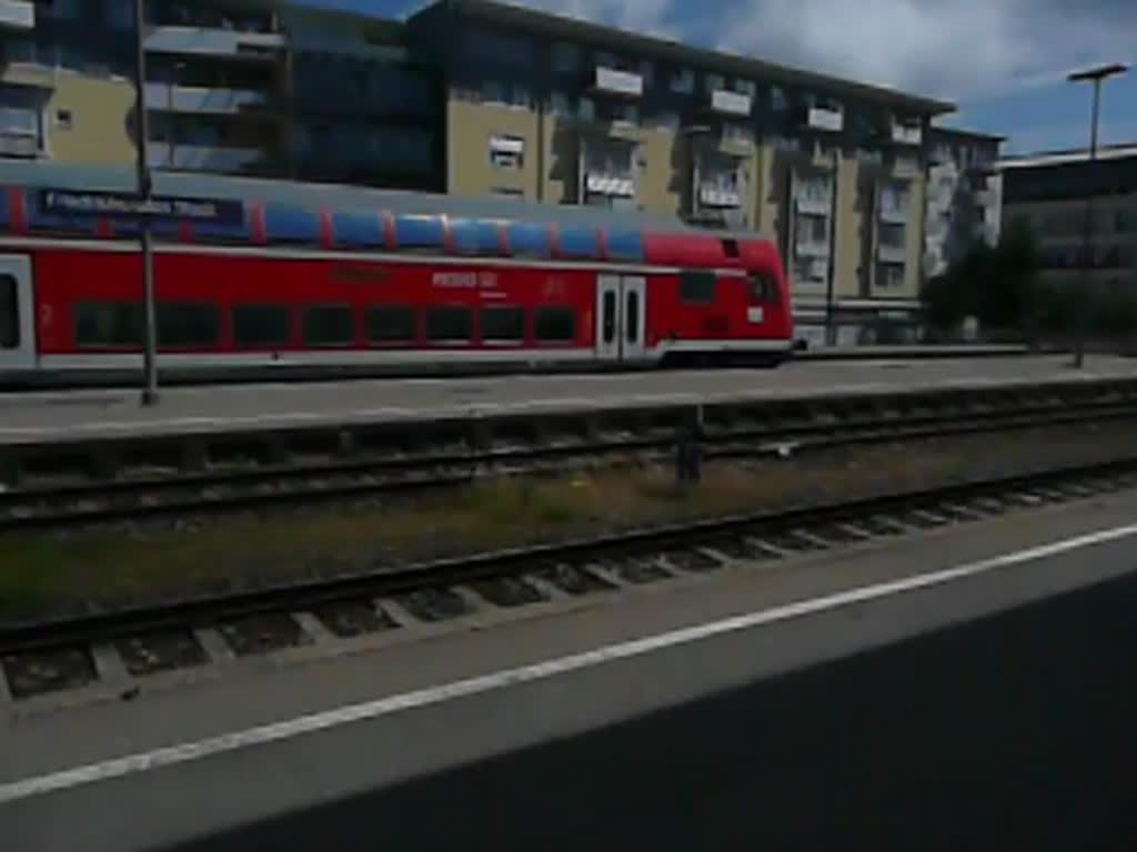 Am 07.07.12 fhrt eine Dostogarnitur mit Steuerwagen vorraus als IRE 4228 von Lindau Hbf nach Stuttgart Hbf aus Friedrichshafen Stadt aus.