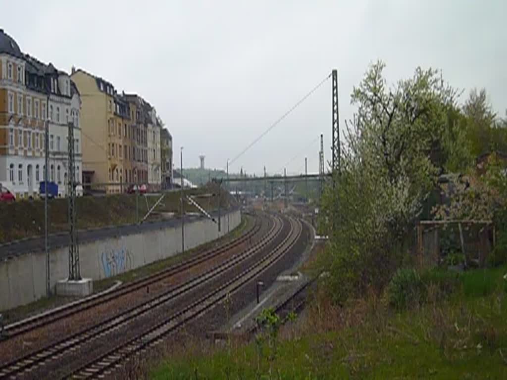 Am 19.04.14 fuhr die 52 8079 von Schwarzenberg nach Mehltheuer. Hier zusehen bei der Ausfahrt in Plauen/V oberer Bahnhof.