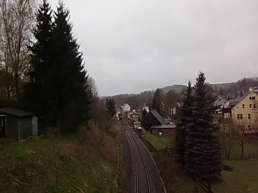 Am 28.04.13 fuhr die 112 565 der PRESS auf der Erzgebirgischen Aussichtsbahn. Hier zusehen bei der Ausfahrt in Markersbach.