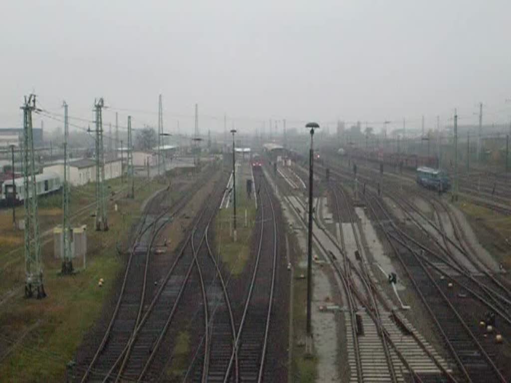 Ausfahrt des RE 38570 am 06.11.08 aus den Cottbuser Bahnhof .