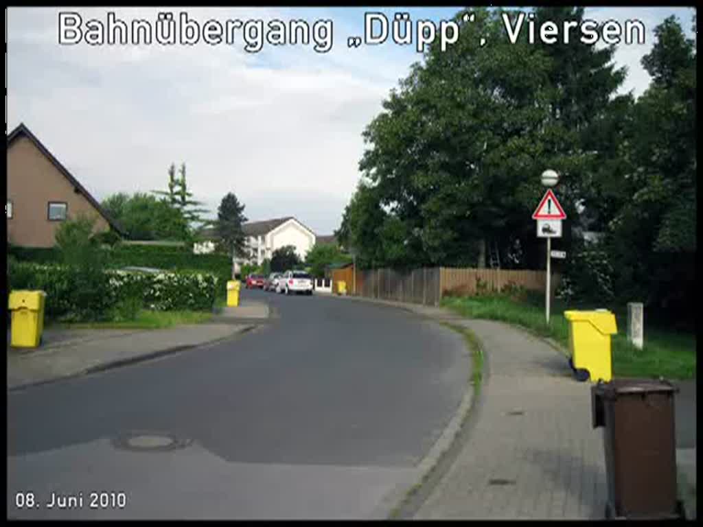 Bedienung des Schrotthndlers in Viersen-Hamm mit der V90 am berweg  Dpp . Die V90 fhrt hier zurck zum Gterbahnhof Viersen.