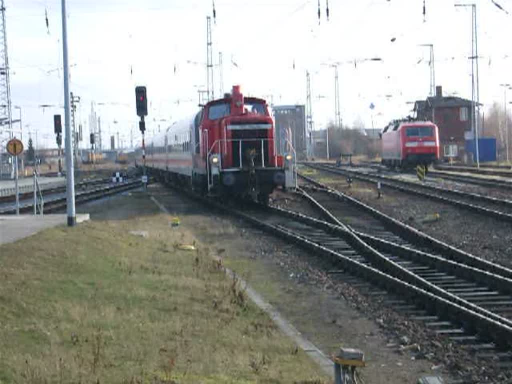 BR362 594-4 stellt den IC1809 von Rostock Hbf.nach Kln Hbf.im Rostocker Hbf.bereit.(25.01.09)