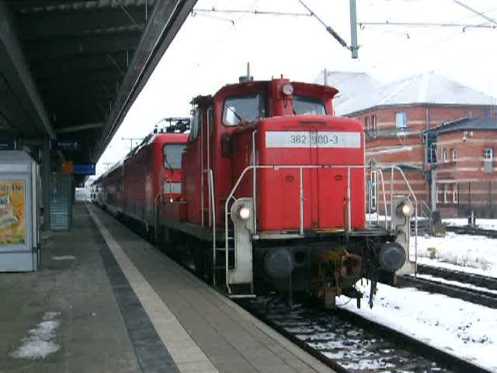 BR362 900-3 mit RE33111 von Rostock Hbf.nach Lutherstadt Wittenberg beim Rangieren im Rostocker Hbf.(15.02.09)