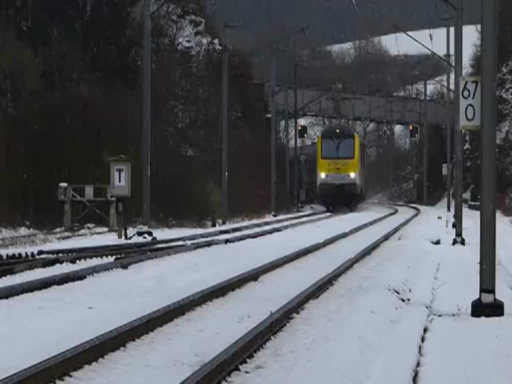 CFL 3008 aus Richtung Kautenbach wird in kürze den Bahnhof von Wilwerwiltz erreichen.  16.01.2016 