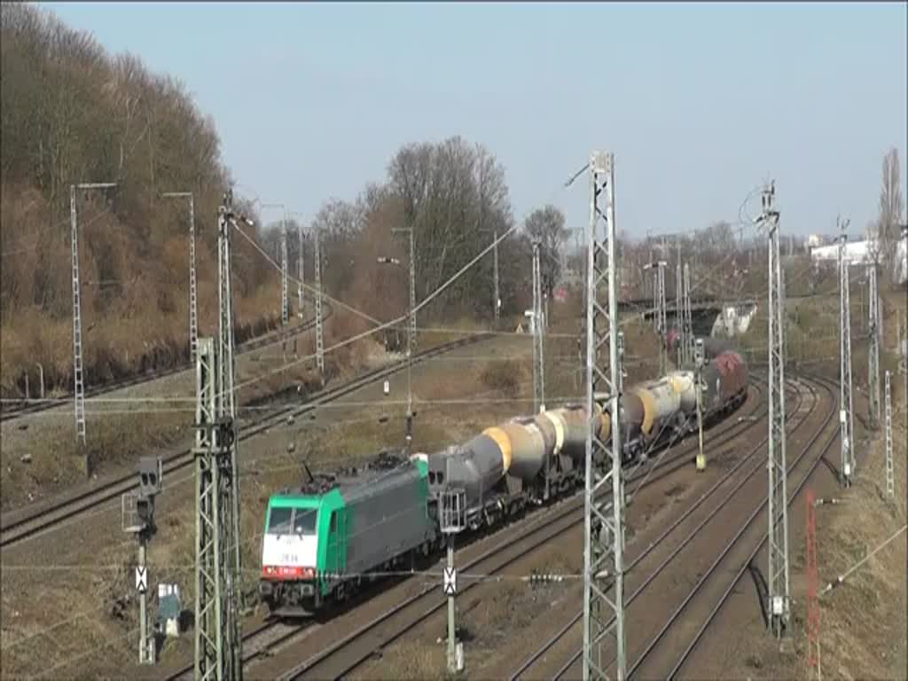 COBRA 2834 (186 226) mit Güterzug am 2. April 2013 bei der Fahrt durch Köln.
