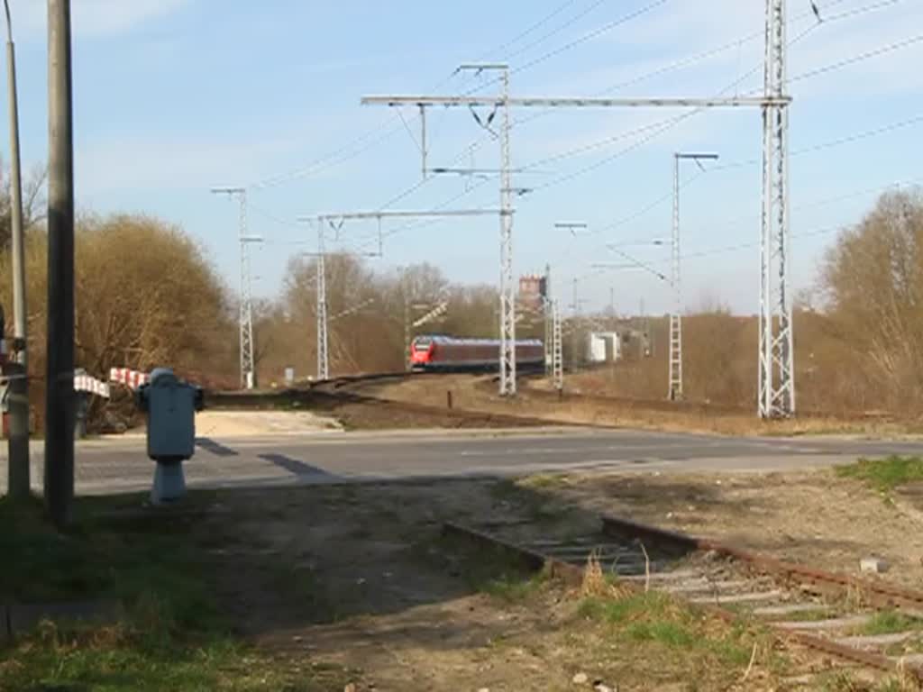 DB-Regio Flirt als RE9(RE 13007)von Rostock Hbf nach Sassnitz bei der Einfahrt im Haltepunkt Rostock-Kassebohm.24.03.2012