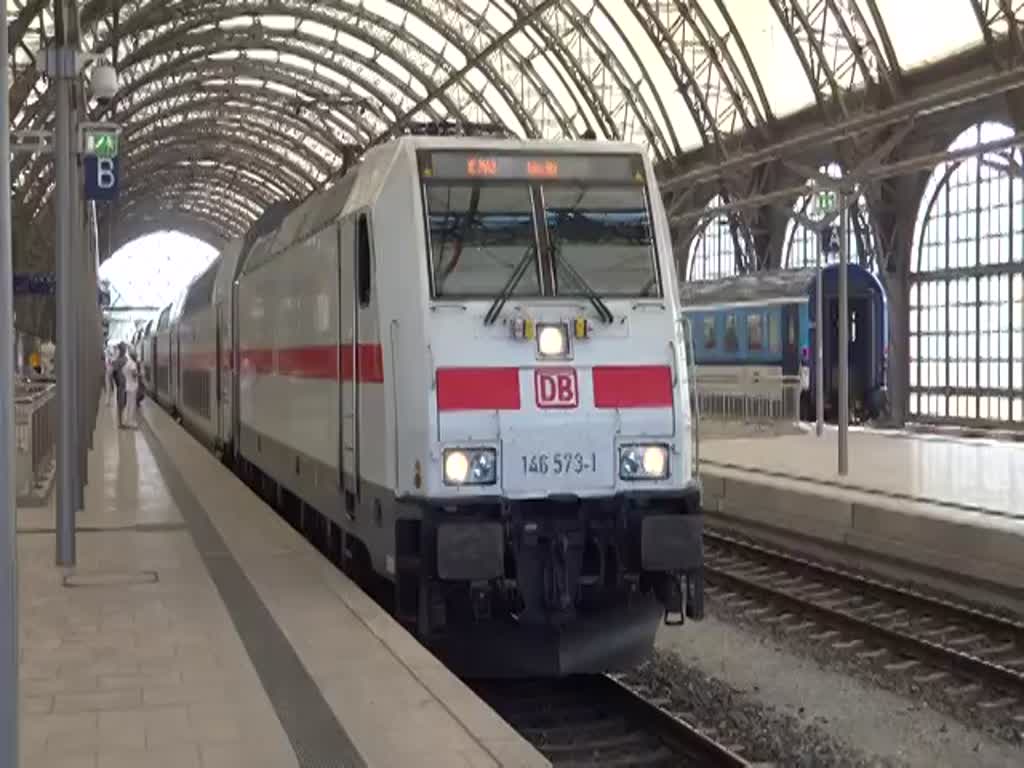 Die 146 573 verlässt den Dresdner Hauptbahnfof Richtung Köln Hbf mit einem neuen IC2. 12.09.2016