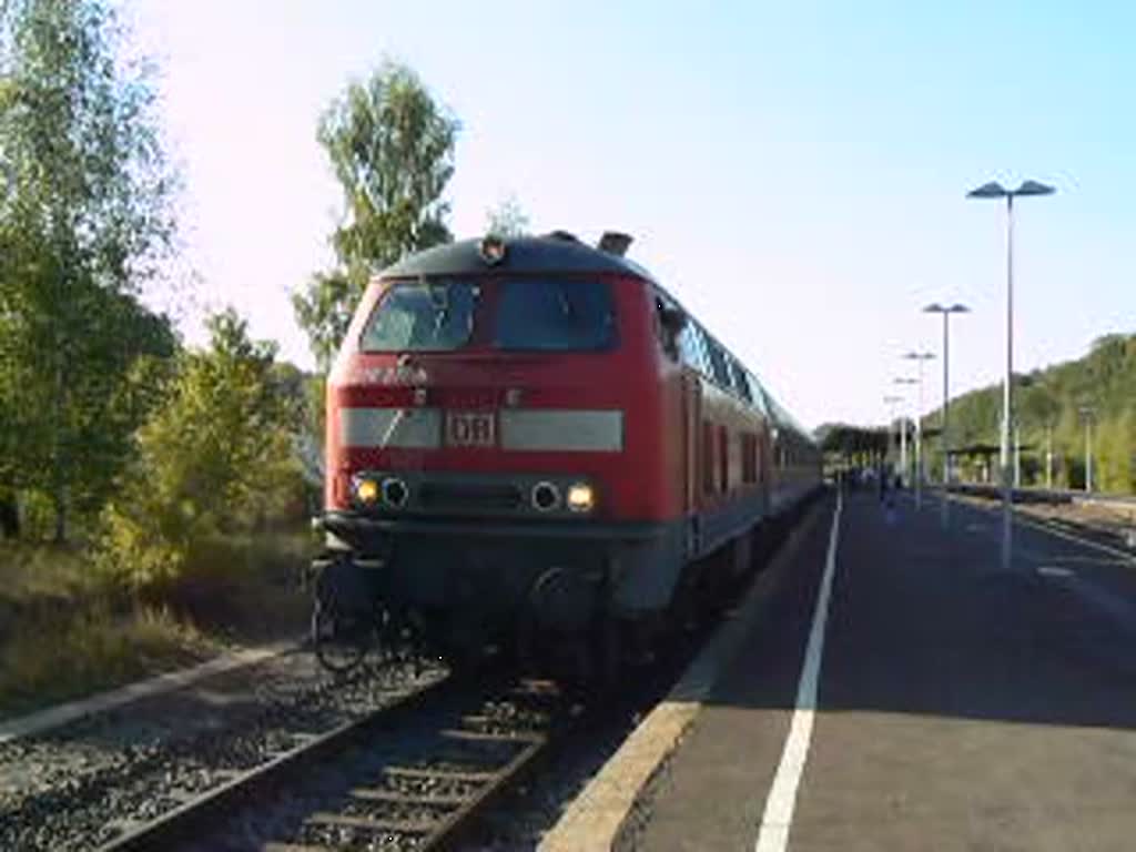 Die 218 217-8 zieht den RE12 von Kln Messe/Deutz nach Trier aus Jnkerrath weiter Richtung Eifel am 30.07.2009