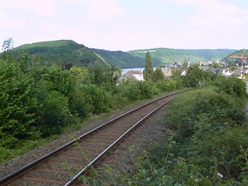 Die 218 408-3 jagt ihre RB Hunsrckbahn aus Boppard die Steilstrecke Richtung Emmelshausen hoch am 05.06.2010 Ein Video von Daniel Meyer und Eric Otten
