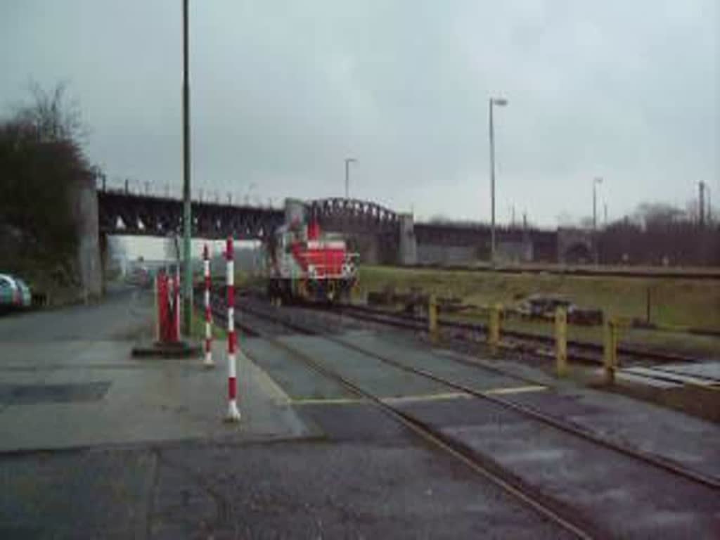 Die D8 der HFM nach dem Tanken auf dem Weg zu den Waggons in Frankfurt Ost. 