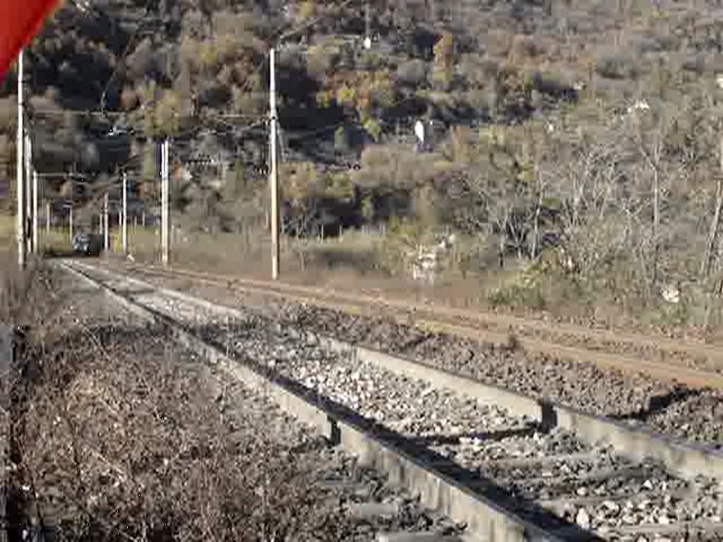 Die Re 465 015 und 003 schleichen mit ihrem Hupac-Zug Domodossola entgegen am 3.11.2007