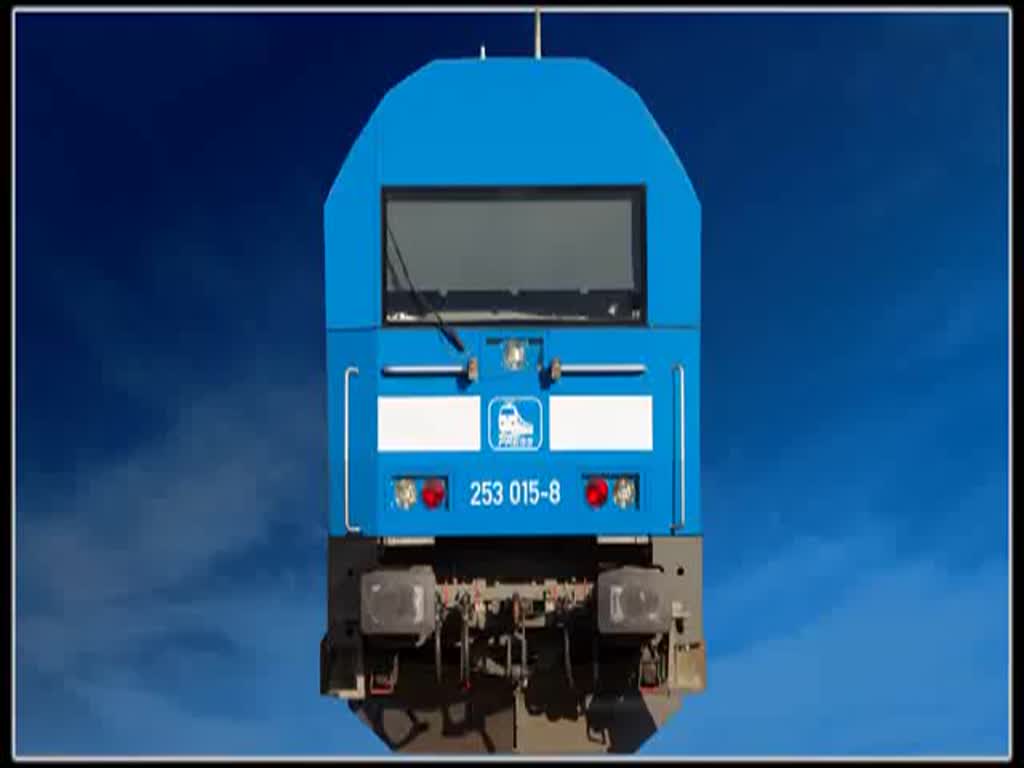 Die Siemens Lok ER 20 D der Press von beiden Seiten gesehen, setzt auf dem Bahnhof Torgelow beladene Wagen um. Dann wartete der Zug den Talent der Ola ab und fuhr in Richtung Pasewalk aus. - 23.10.2013