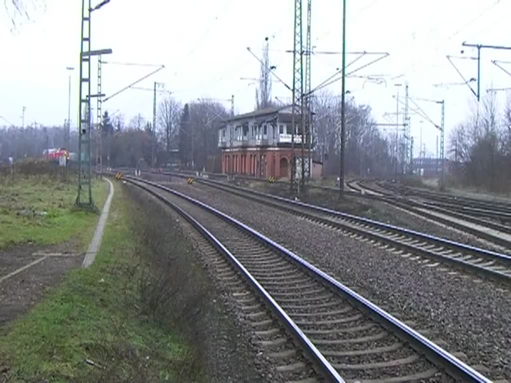 Diesellok BR 212 hat eine 218 im schlepp. Video von 24.01.2011 aus Lehrte.