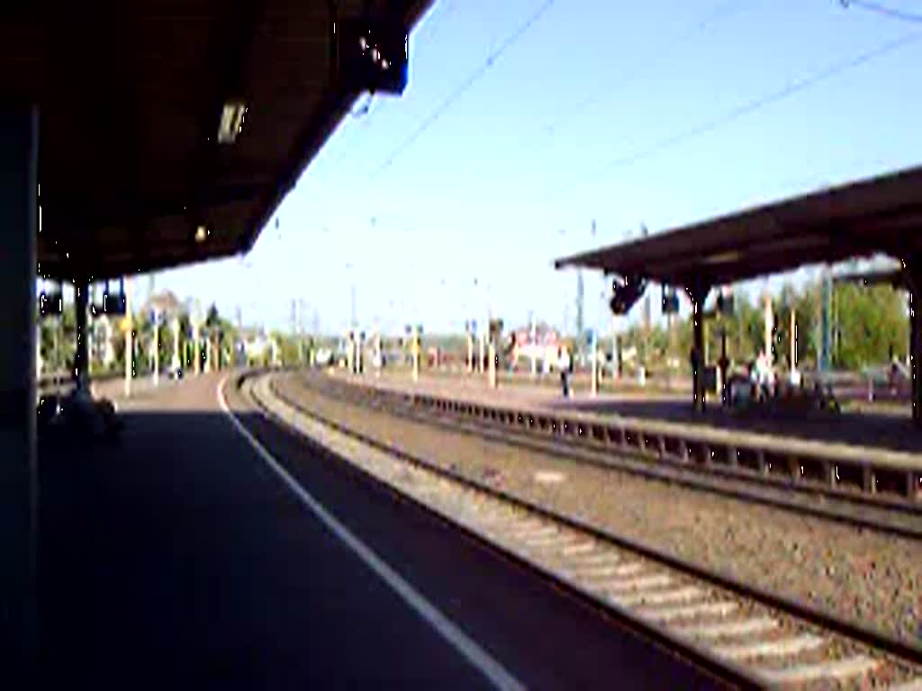 Ein ICE der 1.Generation durchfhrt den Bahnhof Rastatt.