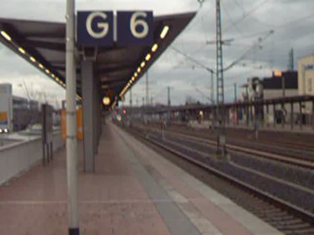 Ein ICE3 (Br 403) durchfhrt mit 200 km/h den Bahnhof Siegburg/Bonn in Richtung Frankfurt(Main).