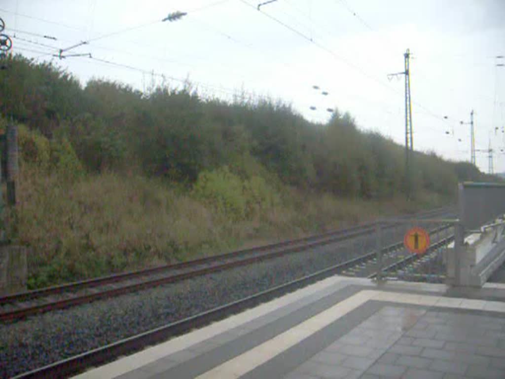 Eine Br 120 mit einem IC aus Frankfurt fhrt nach Fulda.Aufgenommen am
Bahnhof Flieden.