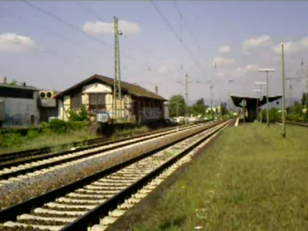 Eine MaK G 1200 von Rail4Chem fhrt mit Kesselwagenzug durch Mainz-Mombach am 23.05.08
