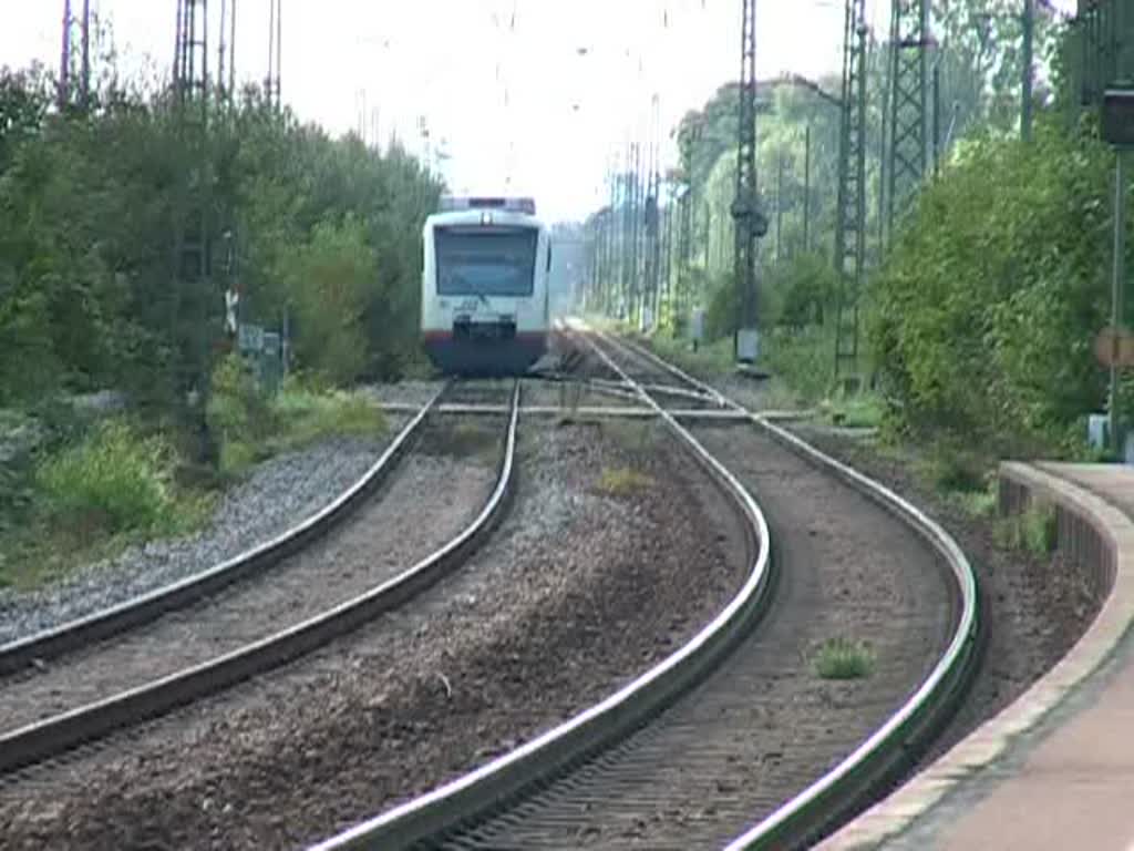 Eine Ortenau-S-Bahn fhrt in den Bahnhof von Kork am 14. August 2009 ein.