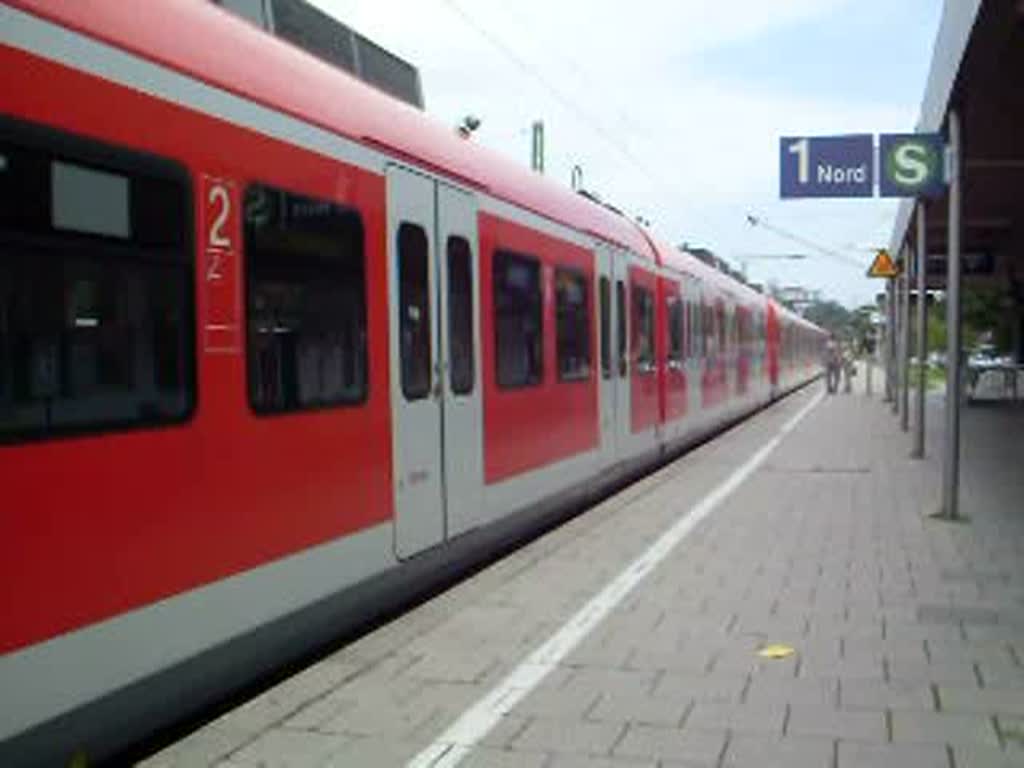 Eine S-Bahn aus Mnchen der Baureihe 423 in Tutzing.