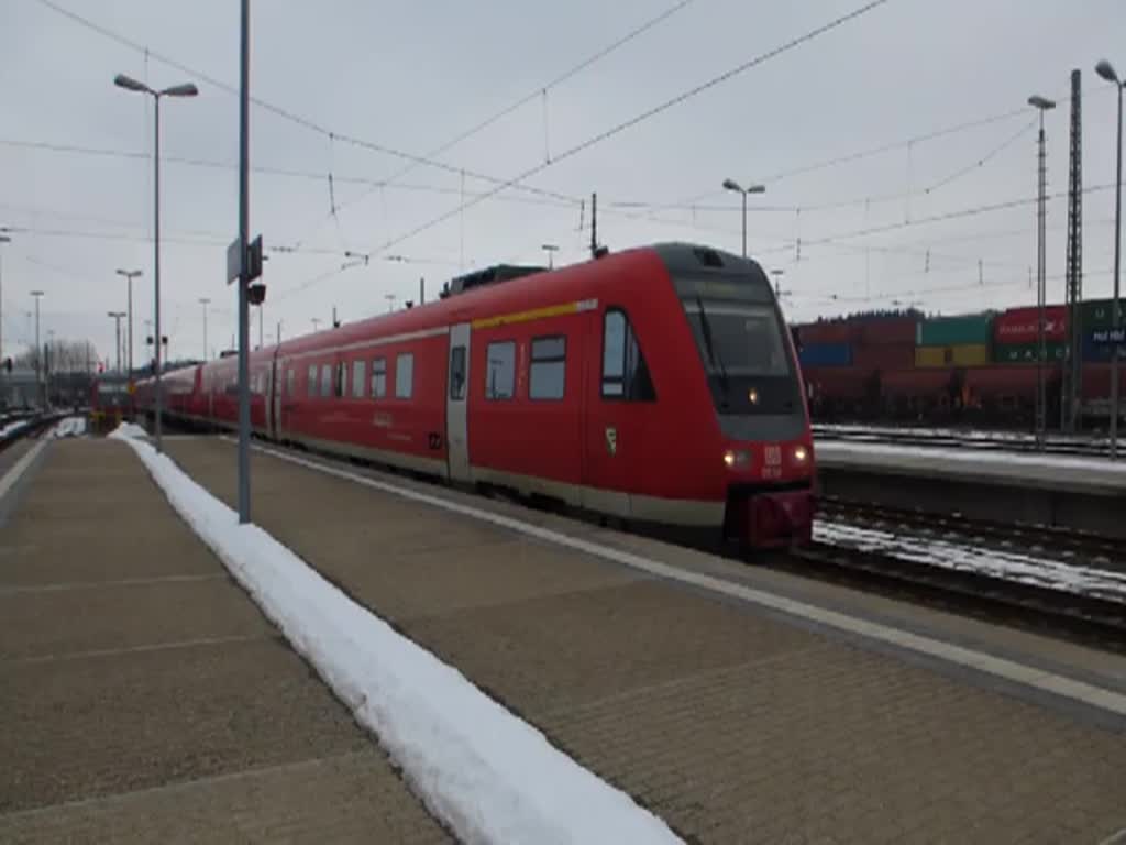 Einfahrt einer Dreifachtraktion des FRANKEN-SACHSEN-EXPRESS von Nrnberg nach Dresden in den Hofer Hbf am 22.03.13.