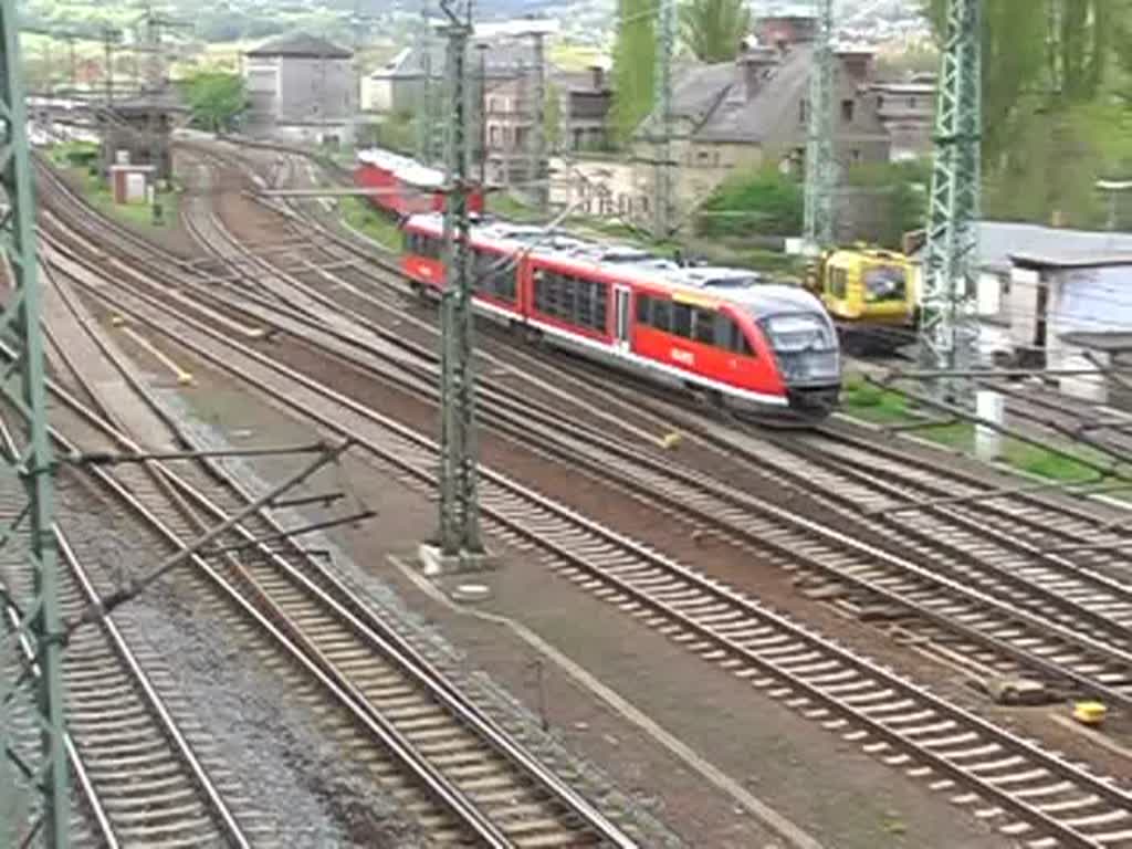 Einfahrt eines Desiro (Baureihe 642) in den Saalfelder Bahnhof am 1. Mai 2008.