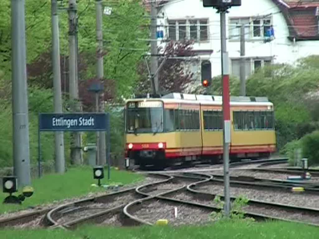 Einfahrt der S11 nach Ittersbach in den Bahnhof Ettlingen Stadt. Gefilmt am 17. April 2009 (0:30 Minuten).