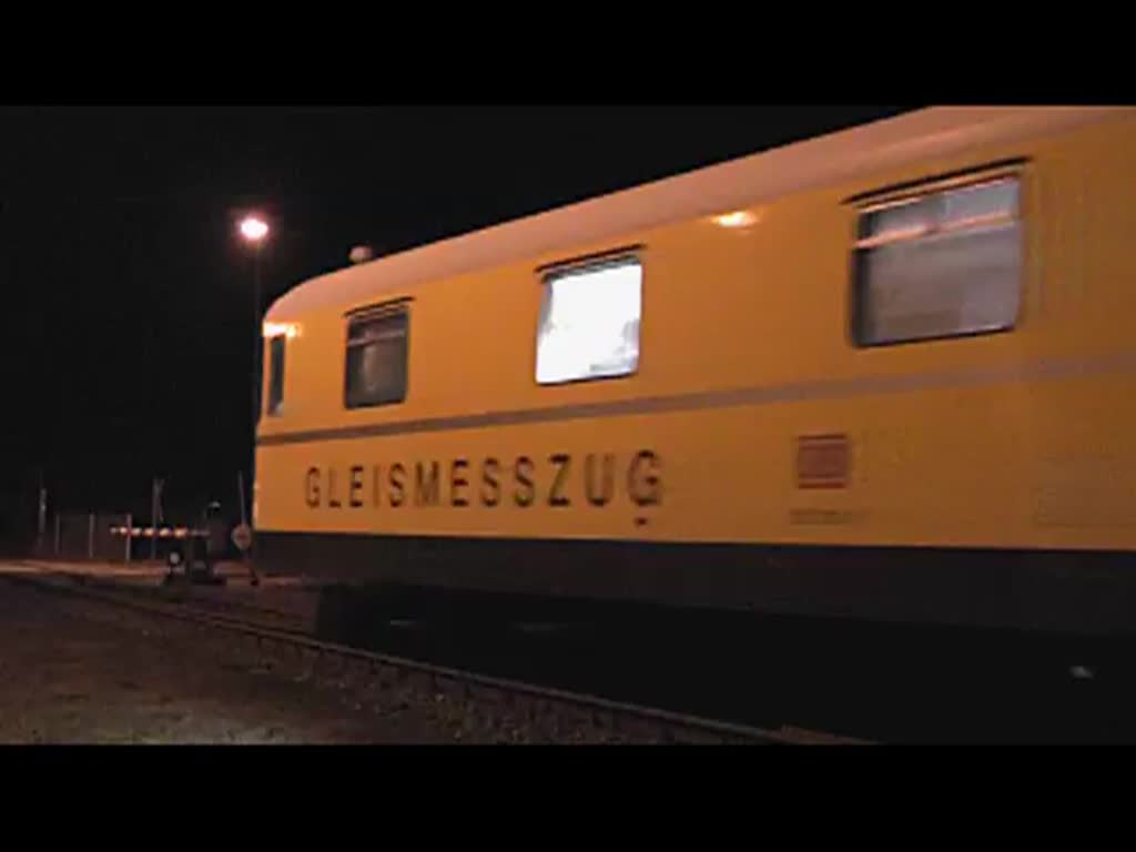 Gleismesszug auf der Fahrt zum Ueckermnder Stadthafen. Bei seiner Rckfahrt von dort brummt er sein Lied in die Nacht. - 28.02.2013