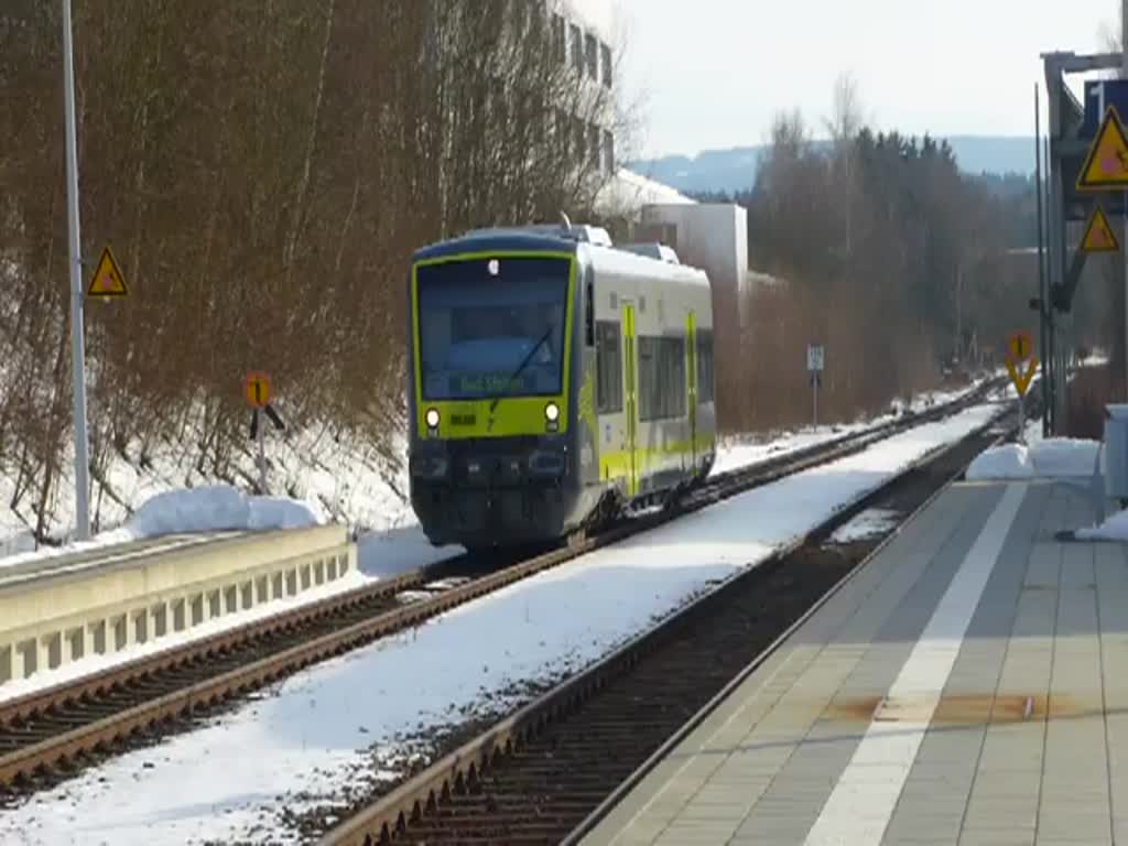 Hier zu sehen ist ein Agilis Triebwagen bei der Einfahrt in Schwarzenbach/Saale. 24. Mrz 2013.