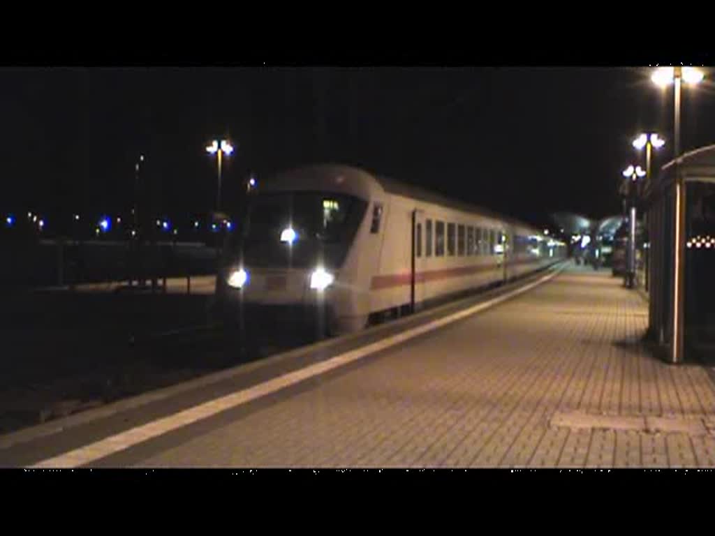 IC 2812 verlsst den Bahnhof Saalfeld (Saale) auf Gleis 4. Er ersetzte ICE 1500 auf der Fahrt von Mnchen nach Leipzig. (23.04.2010)
