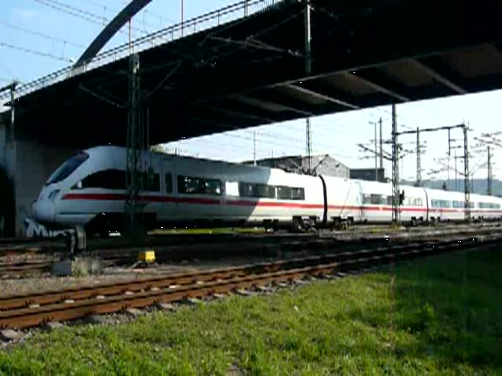 ICE 1706 hat Saalfeld (Saale) mit 50 km/h durchfahren und befhrt nun die Saalbahn auf der Fahrt nach Berlin Gesundbrunnen. (19.09.2009)