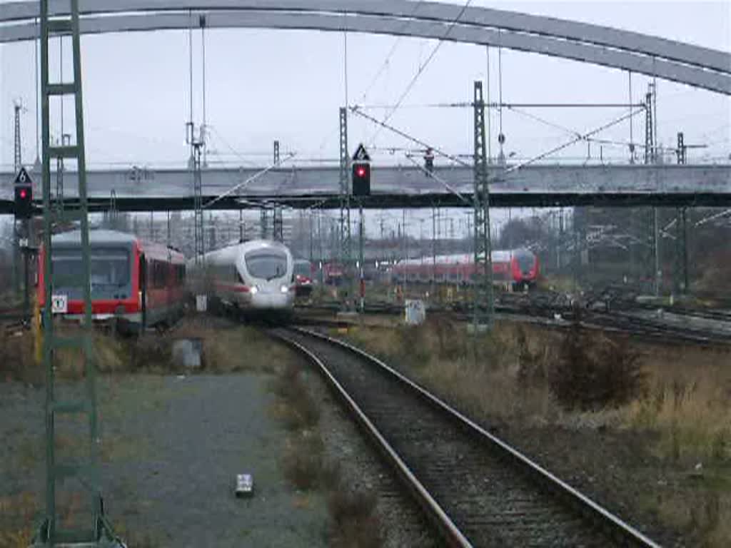 ICE33 von Hamburg Hbf.nach Koebenhavn H bei der Einfahrt im Lbecker Hbf.(13.12.08)