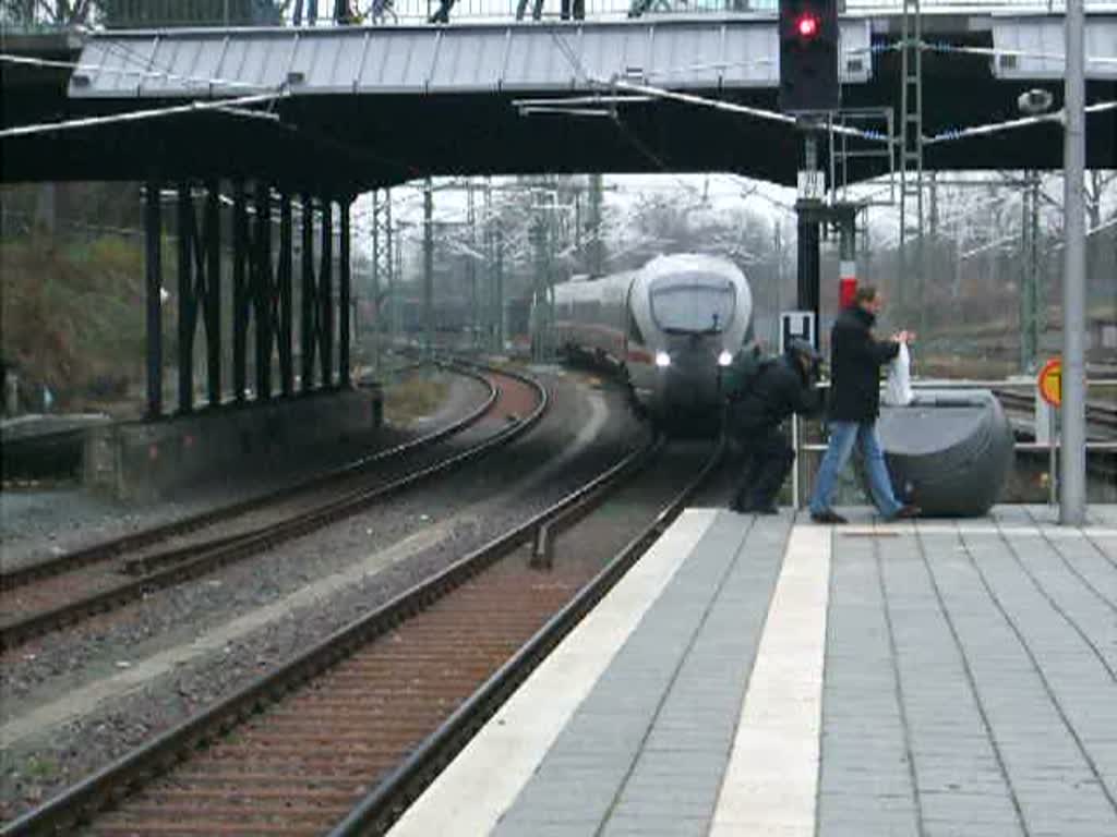 ICE38 von Koebenhavn H nach Berlin Ostbahnhof bei der Einfahrt im Lbecker Hbf.(13.12.08)