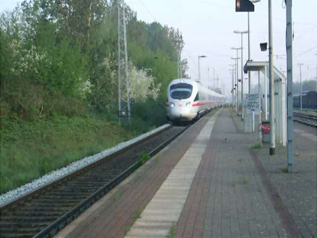ICE73929 von Warnemnde nach Nrnberg bei der Durchfahrt um 07.08 Uhr im S-Bahnhof Rostock Bramow.(30.04.09)