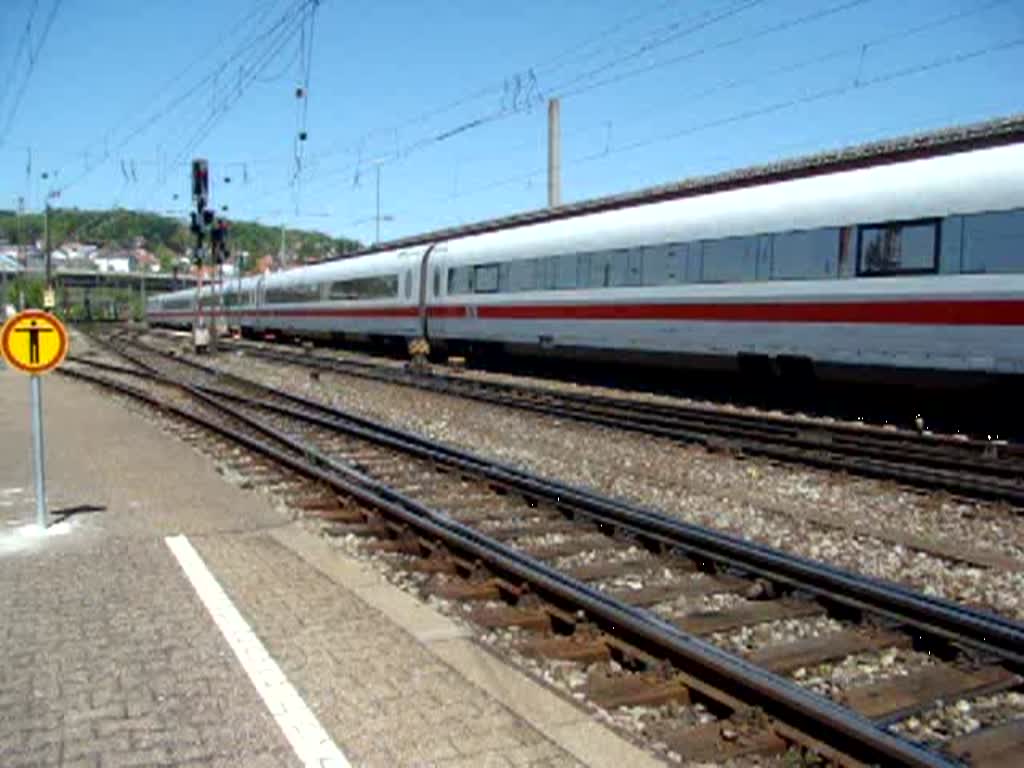 InterCityExpress 596 von Mnchen Hbf nach Berlin Ostbahnhof ber Stuttgart, Kassel W., Braunschweig und Berlin Spandau hat Ausfahrt aus Bahnhof Ulm Hbf. Aufgenommen am 10.05.08 . 
