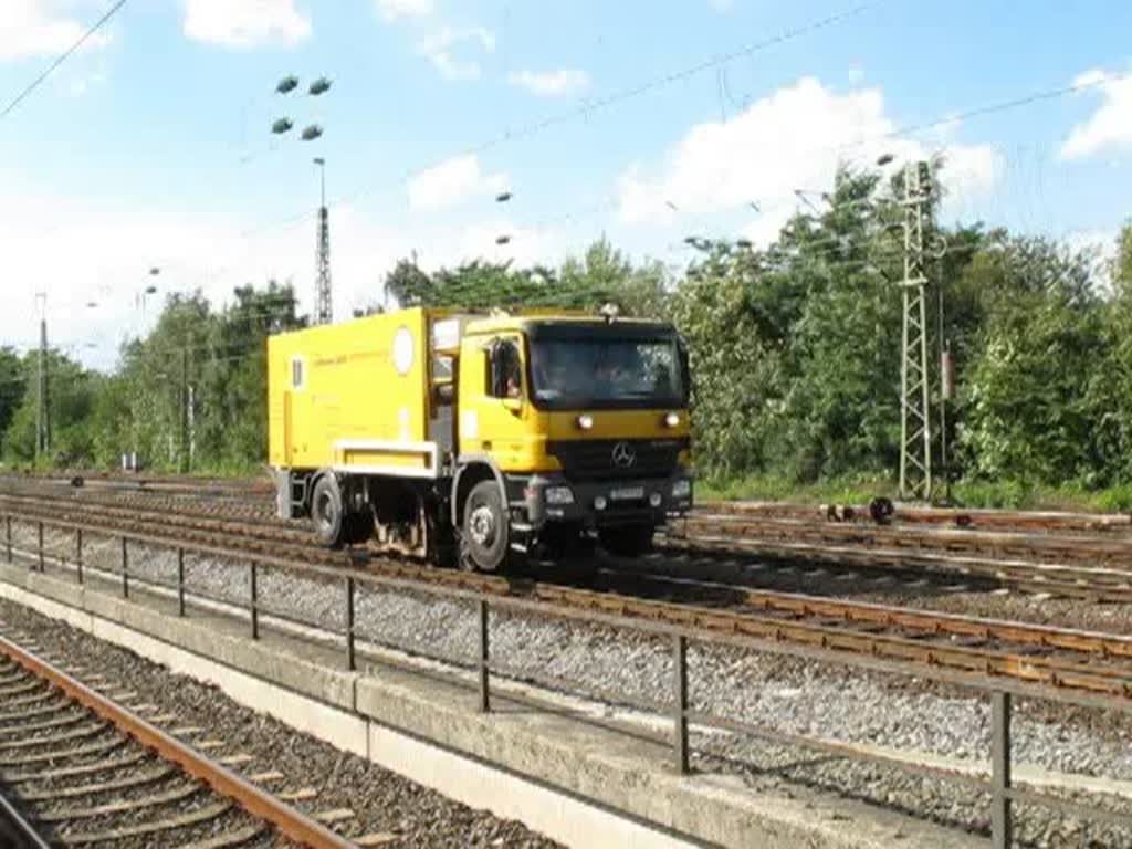 Ob der MB die Schienen geprft oder nur einen Ortswechsel vorgenommen hat, ist fr mich nicht ersichtlich. Gesehen bei der Fahrt am 25. August 2010 in Bochum-Langendreer.