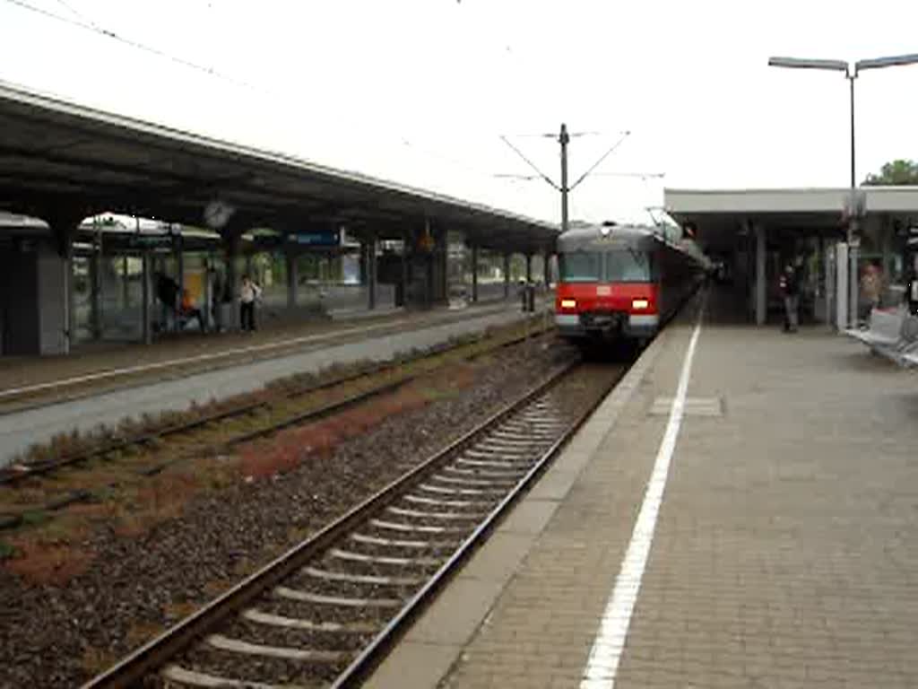 S2 nach Schorndorf bei der Abfahrt in Stuttgart-Bad Cannstatt. Aufgenommen am 15.05.07