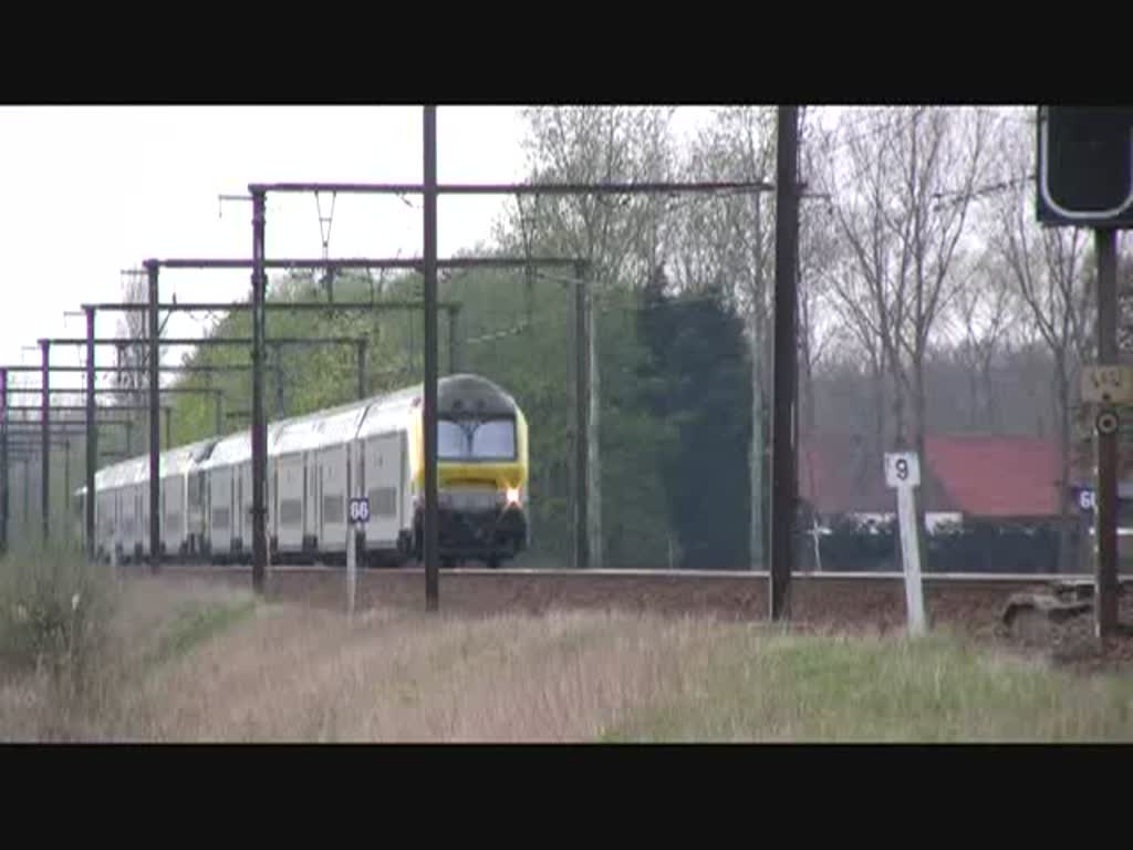 Singende Schienen (Teil II), Zge auf der Strecke Brssel-Oostende. Bei diesem Video wurde ich am Bahnsteig vom Sog der Lok in der Mitte des Zuges fast mitgerissen. Hansbeke 11.04.09 