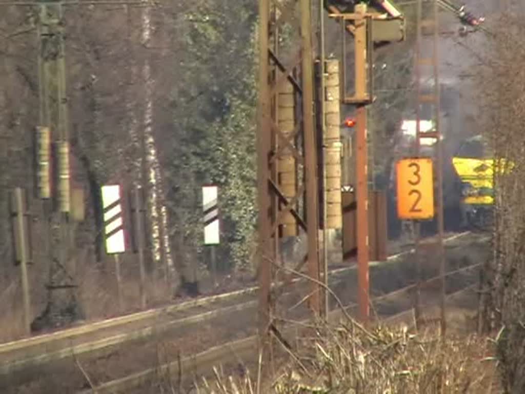 SNCB-Loks 5508 und 5539 ziehen mit ihrem unverkennbaren Dieselsound einen Schrottzug die Steigung am Gemmenicher Weg hoch von Aachen-West kommend in Richtung Belgien. Aufgenommen am 17/01/2009.